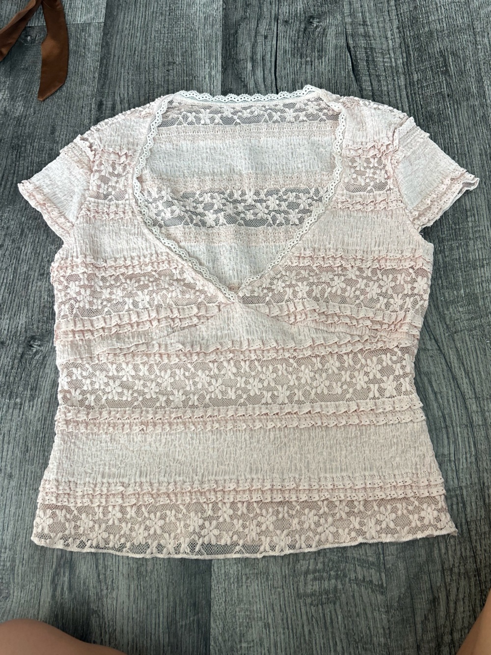 Lace-Trim Short Sleeve Women's Top - Pale Pink